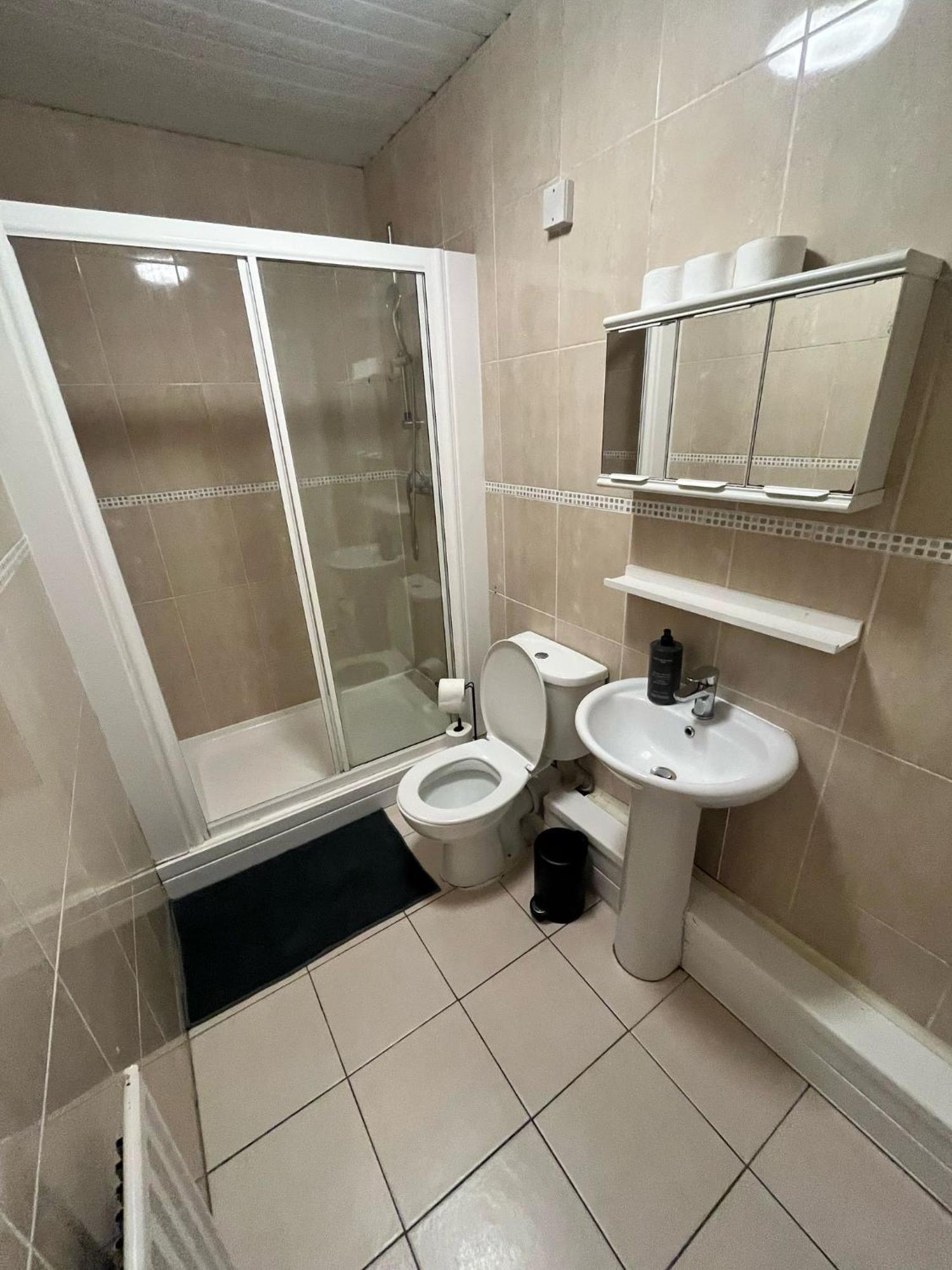 Charming 1-Bedroom Apartment Southfields, London Exterior foto